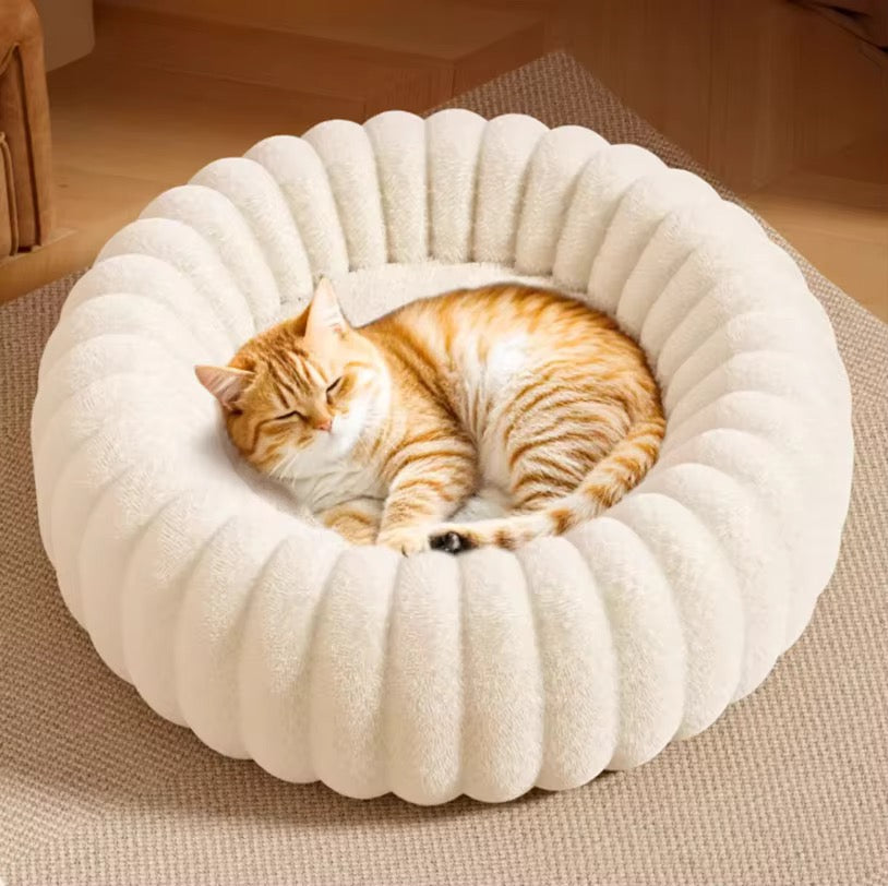 Soft warm nest-shaped bed for cats and small dog